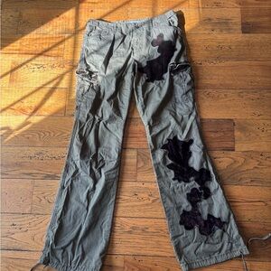 Y2K Express Women’s Olive Green Cargo Pants with Black Velvet Patch Details Sz 6